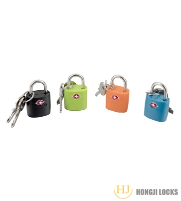 What is the difference between Golden Dot Atomic Padlock 33 series and 32 series?